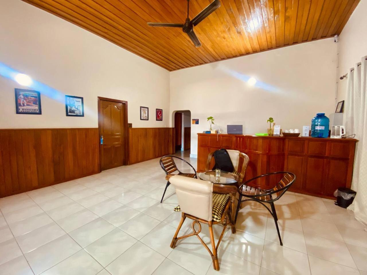 Ecran Riverfront Guesthouse Kampot Exterior foto
